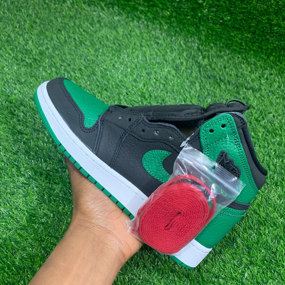 2020 Air Jordan 1 Retro High OG “Pine Green 2.0” - Picture 9 of 13
